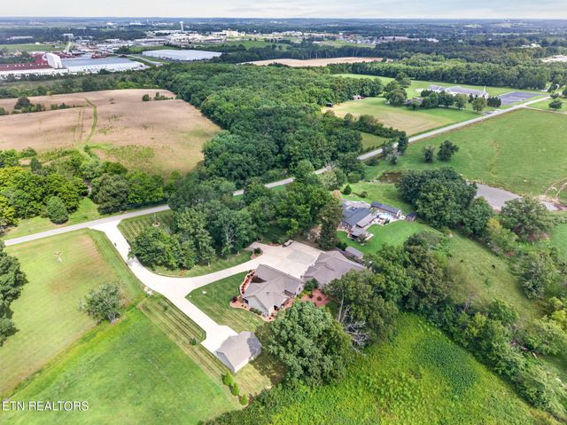 1452 Cook Rd, Crossville, TN 38555