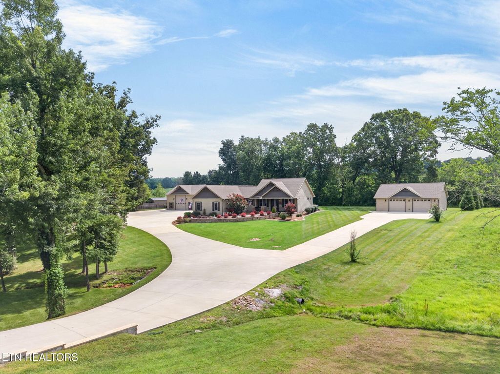 1452 Cook Rd, Crossville, TN 38555