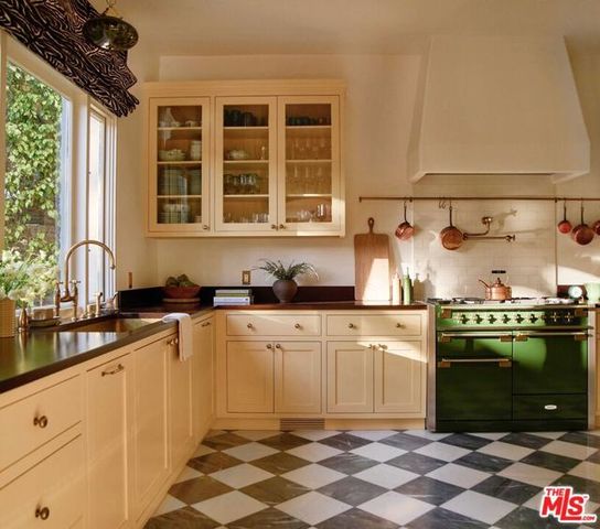 621 S Mccadden Place, Los Angeles, CA 90005