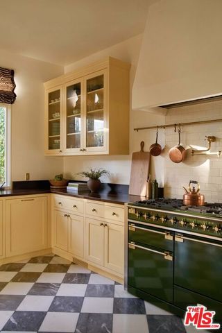 621 S Mccadden Place, Los Angeles, CA 90005