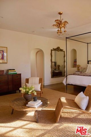 621 S Mccadden Place, Los Angeles, CA 90005