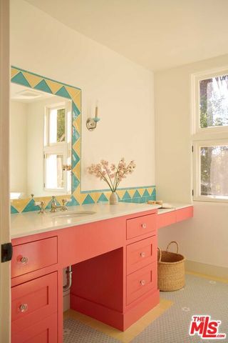 621 S Mccadden Place, Los Angeles, CA 90005