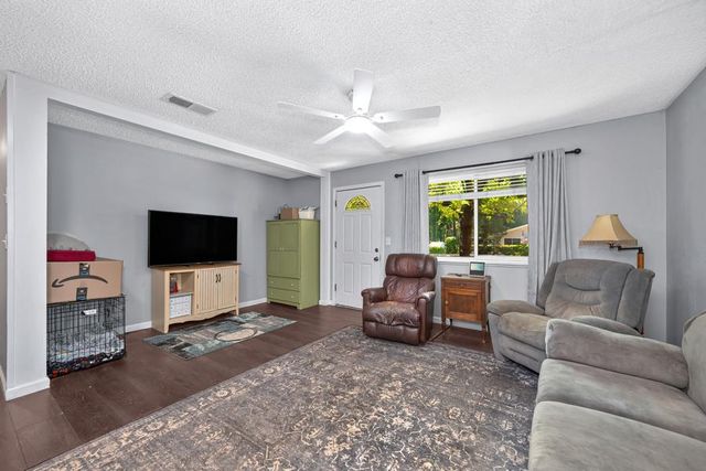 549 Packard Dr, Grass Valley, CA 95945