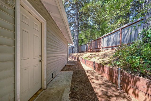 549 Packard Dr, Grass Valley, CA 95945