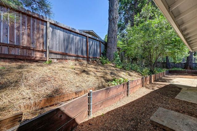 549 Packard Dr, Grass Valley, CA 95945