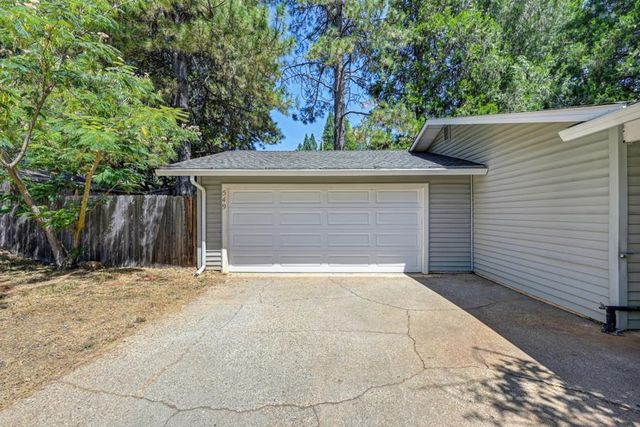 549 Packard Dr, Grass Valley, CA 95945