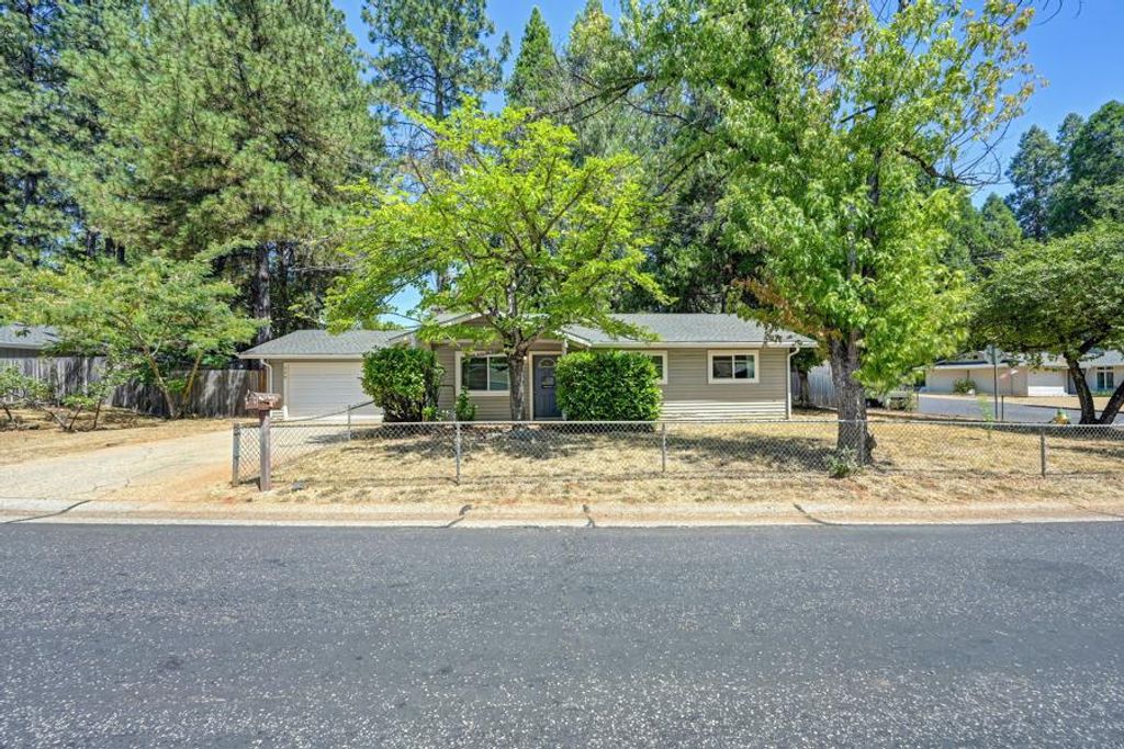 549 Packard Dr, Grass Valley, CA 95945