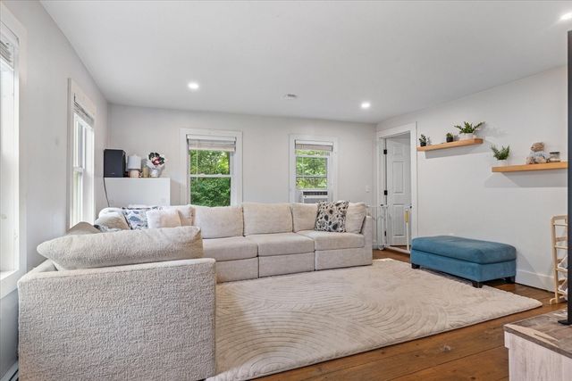 152 N Main St, Templeton, MA 01468
