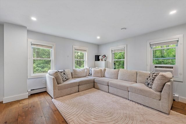 152 N Main St, Templeton, MA 01468