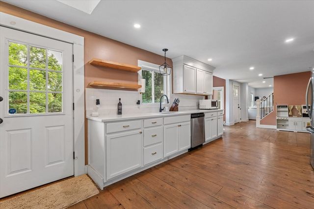 152 N Main St, Templeton, MA 01468