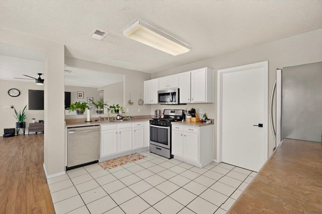 10700 Pinon Park Court NW, Albuquerque, NM 87114