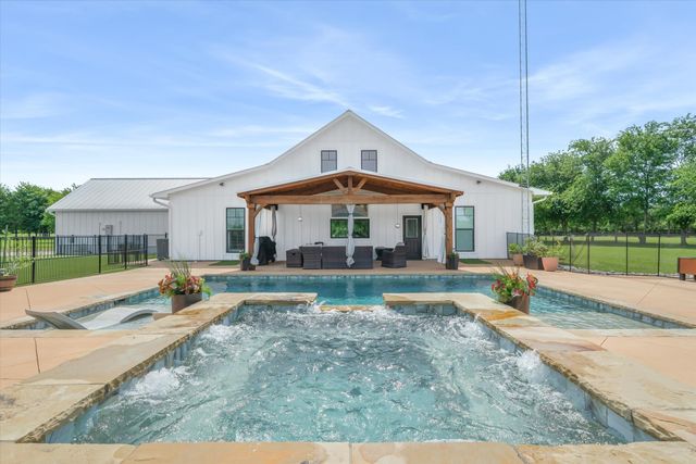 185 Vz County Road 3818, Wills Point, TX 75169