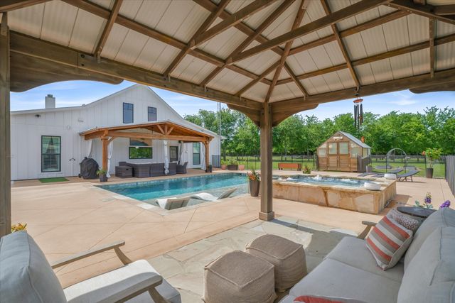 185 Vz County Road 3818, Wills Point, TX 75169