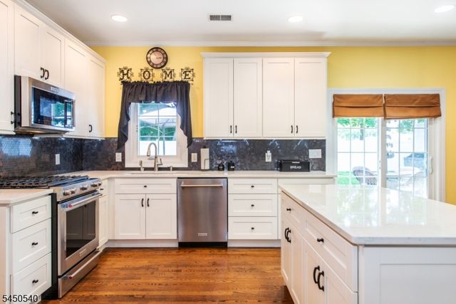 1080 Quigley Ct, Teaneck Twp., NJ 07666