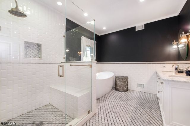 1080 Quigley Ct, Teaneck Twp., NJ 07666