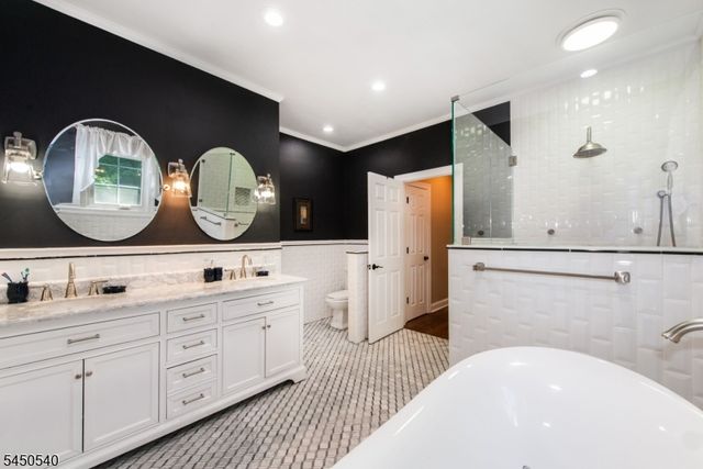1080 Quigley Ct, Teaneck Twp., NJ 07666