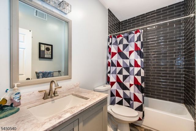 1080 Quigley Ct, Teaneck Twp., NJ 07666