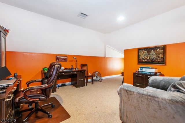 1080 Quigley Ct, Teaneck Twp., NJ 07666