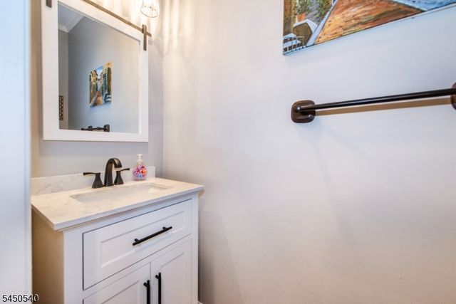 1080 Quigley Ct, Teaneck Twp., NJ 07666
