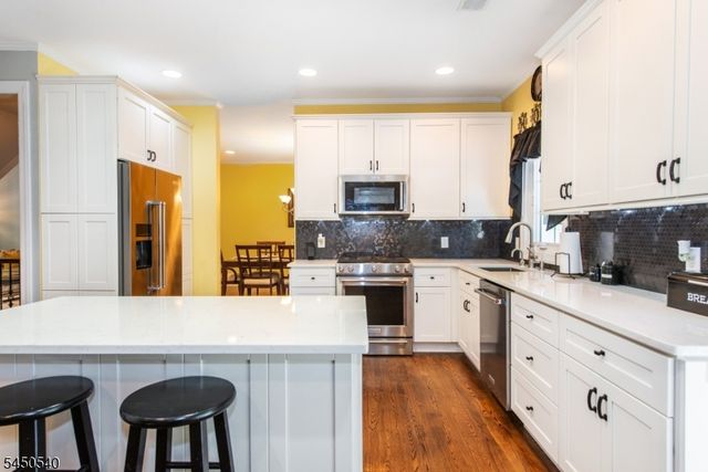 1080 Quigley Ct, Teaneck Twp., NJ 07666