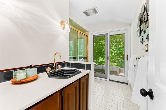 5175 N Dixboro Road, Ann Arbor, MI 48105