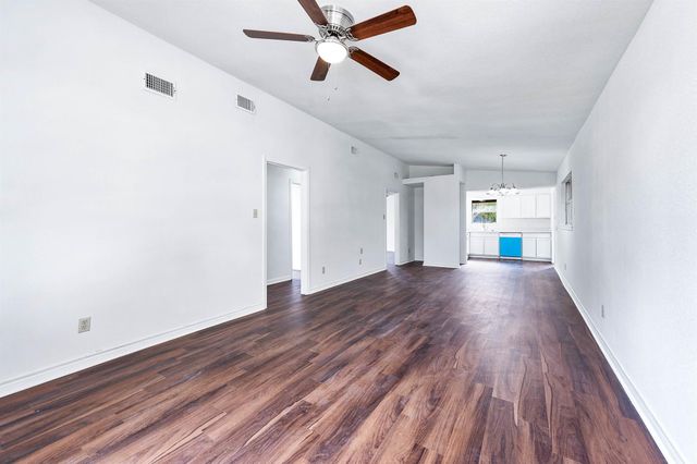 2809 5th Avenue N, Texas City, TX 77590