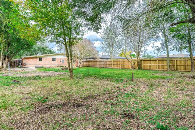 2809 5th Avenue N, Texas City, TX 77590
