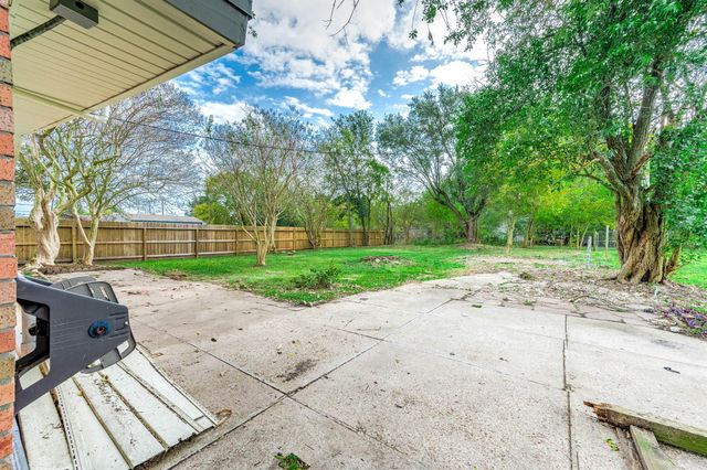 2809 5th Avenue N, Texas City, TX 77590
