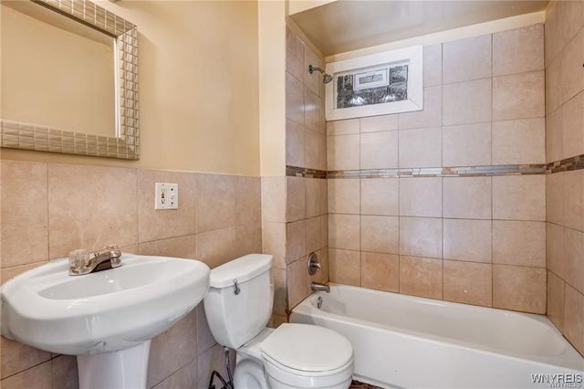 1046 East Ferry Street N, Buffalo, NY 14211