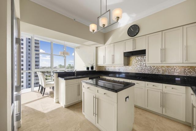 111 SE 8th Ave PH-1701, Fort Lauderdale, FL 33301