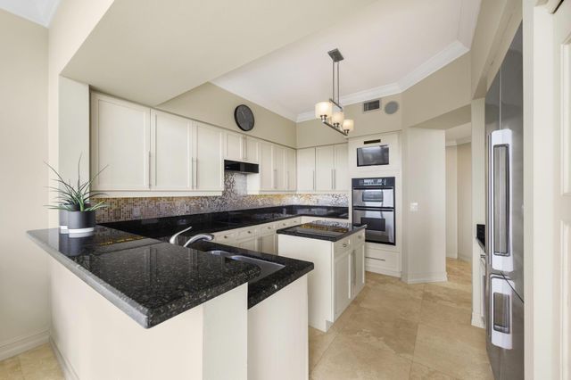 111 SE 8th Ave PH-1701, Fort Lauderdale, FL 33301