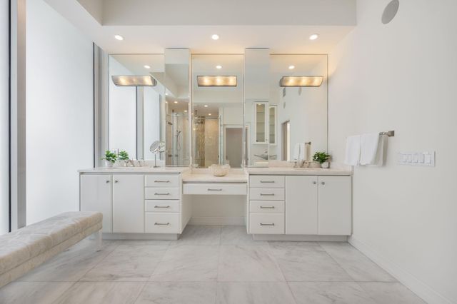 111 SE 8th Ave PH-1701, Fort Lauderdale, FL 33301