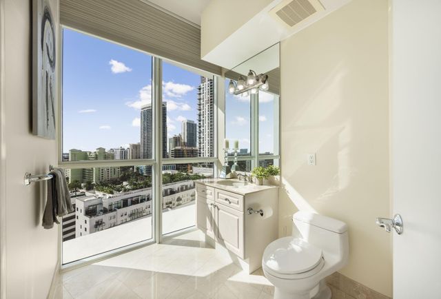 111 SE 8th Ave PH-1701, Fort Lauderdale, FL 33301