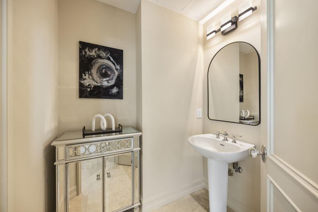 111 SE 8th Ave PH-1701, Fort Lauderdale, FL 33301