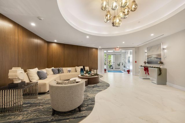 111 SE 8th Ave PH-1701, Fort Lauderdale, FL 33301