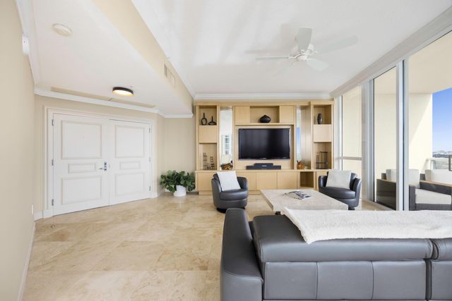 111 SE 8th Ave PH-1701, Fort Lauderdale, FL 33301