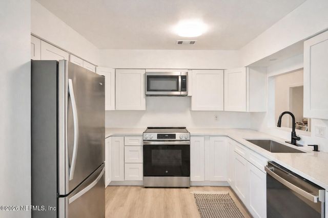 1104 WOOD HILL Place 1104, Jacksonville, FL 32256