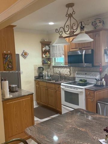 16300 NW 21st Ave, Miami Gardens, FL 33054