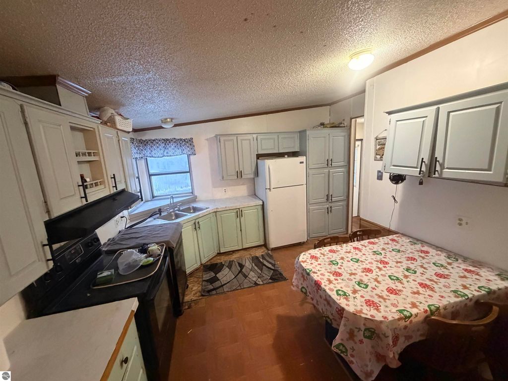 Image 10 of property listing at 452 Elm Street # 6, Breckenridge, MI 48615