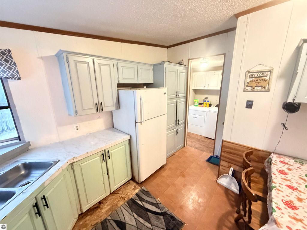 Image 8 of property listing at 452 Elm Street # 6, Breckenridge, MI 48615