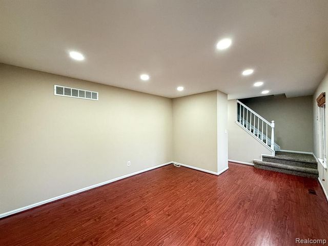 2863 Continental Drive, Troy, MI 48083