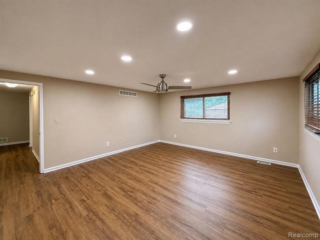 2863 Continental Drive, Troy, MI 48083