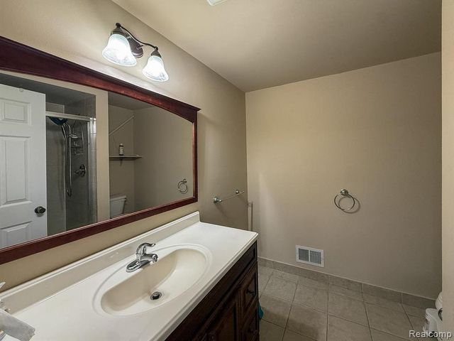 2863 Continental Drive, Troy, MI 48083