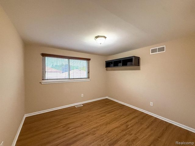 2863 Continental Drive, Troy, MI 48083