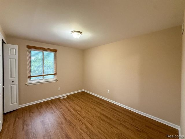 2863 Continental Drive, Troy, MI 48083