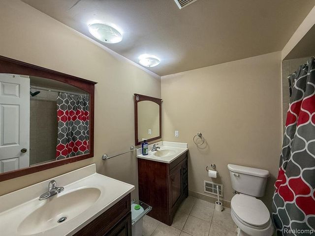 2863 Continental Drive, Troy, MI 48083