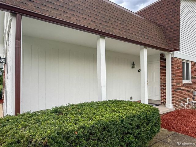 2863 Continental Drive, Troy, MI 48083