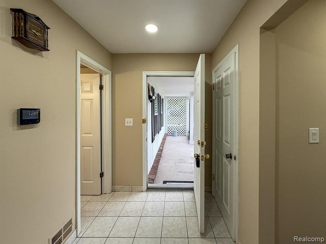 2863 Continental Drive, Troy, MI 48083