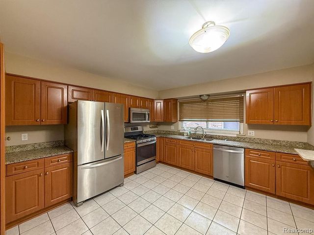 2863 Continental Drive, Troy, MI 48083