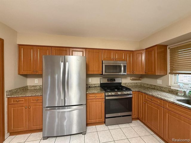 2863 Continental Drive, Troy, MI 48083